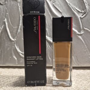 Shiseido Synchro Skin Radiant Lifting Foundation - 420 Bronze
